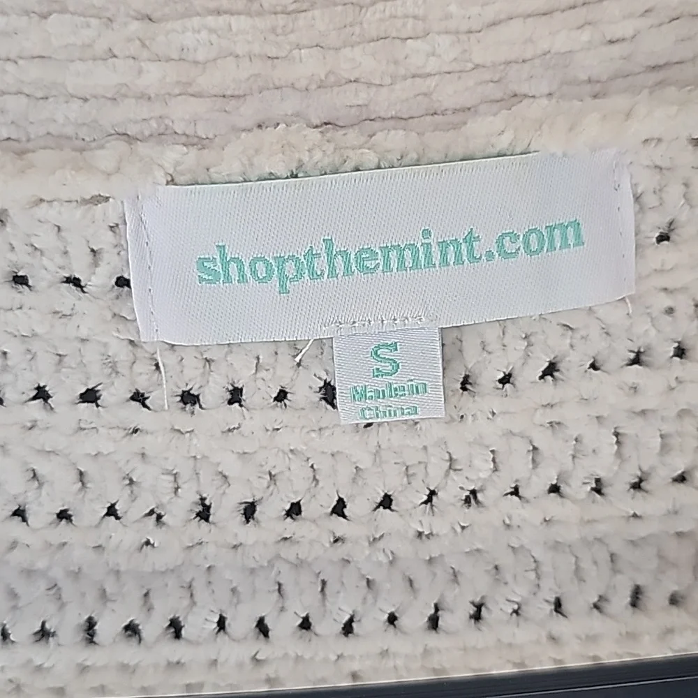 Oversized Sweater - Picture 2 of 5